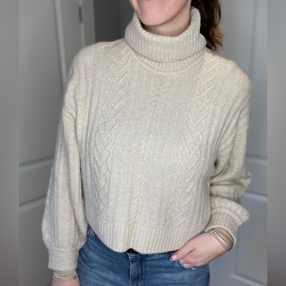 H&M Sweaters - H&M Cozy Cream Turtleneck Sweater